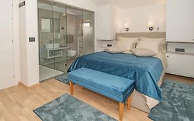 Fra&Kat Rooms